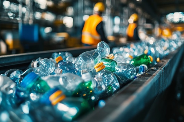 How Do Recycling Centers Differ From Curbside Recycling in Webster City?